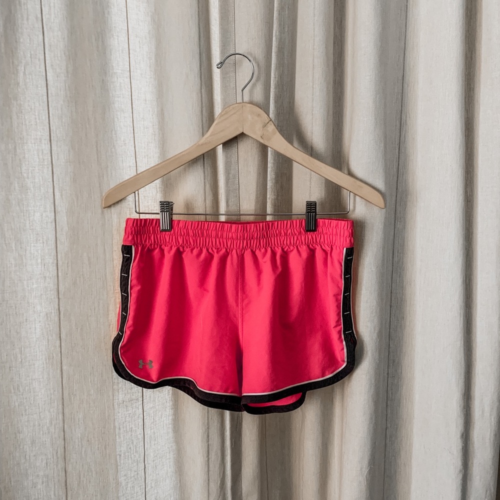 𝗗𝗢𝗡𝗔𝗧𝗘𝗗 Under Armour Run Shorts